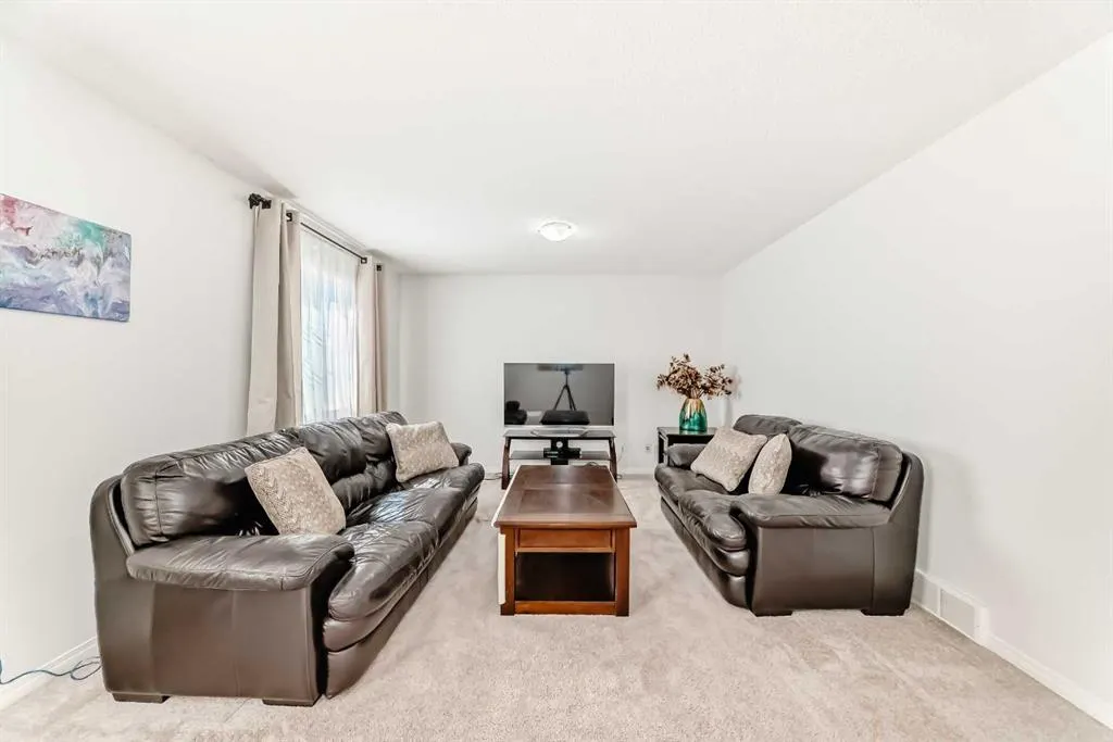 196 Everwoods Green SW