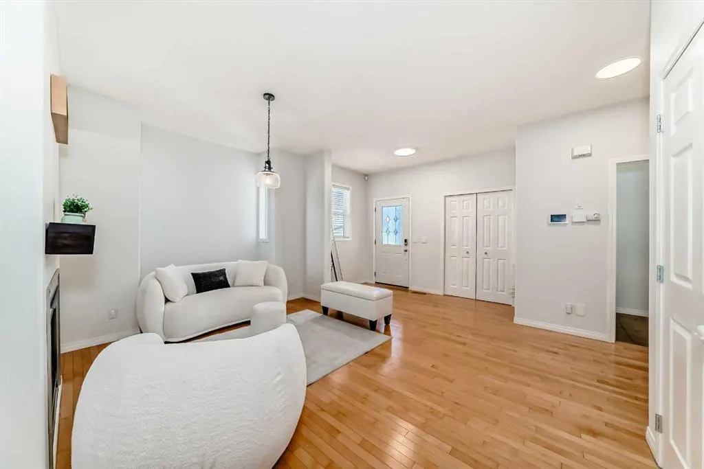 196 Everwoods Green SW