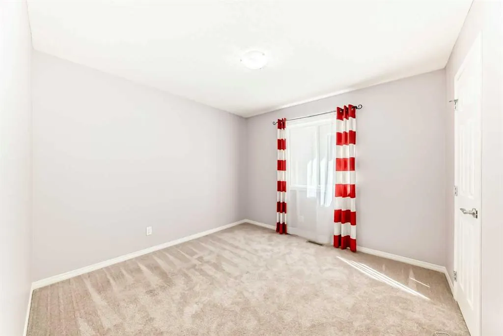 196 Everwoods Green SW
