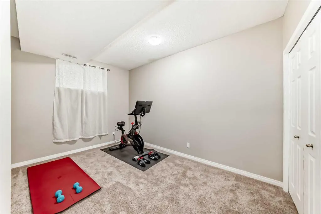 196 Everwoods Green SW