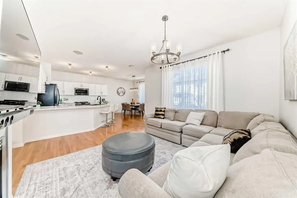196 Everwoods Green SW