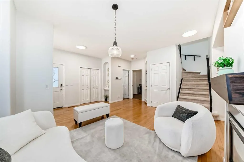 196 Everwoods Green SW
