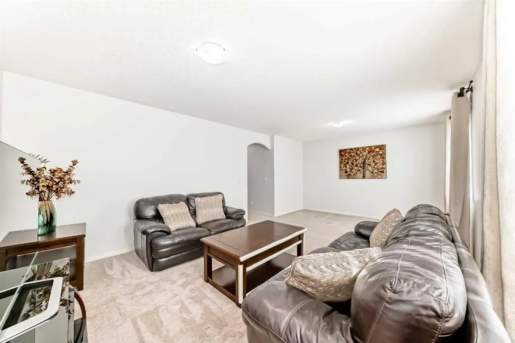 196 Everwoods Green SW