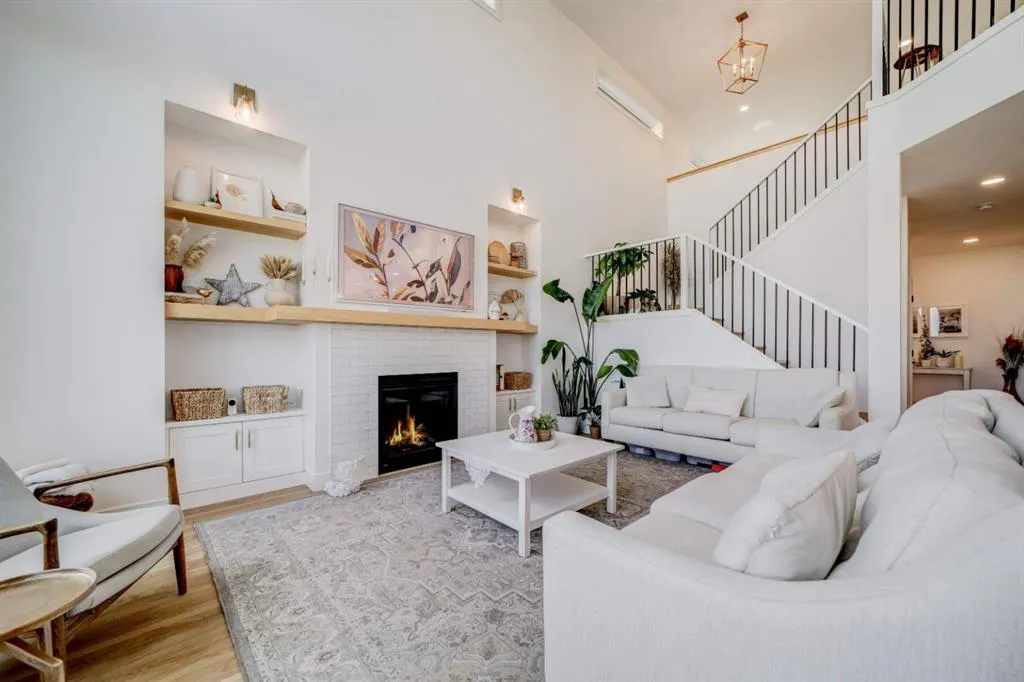 1206 Pacific Circle W