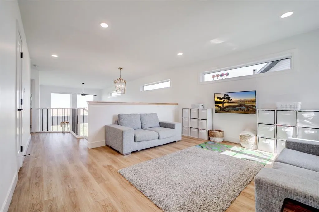 1206 Pacific Circle W