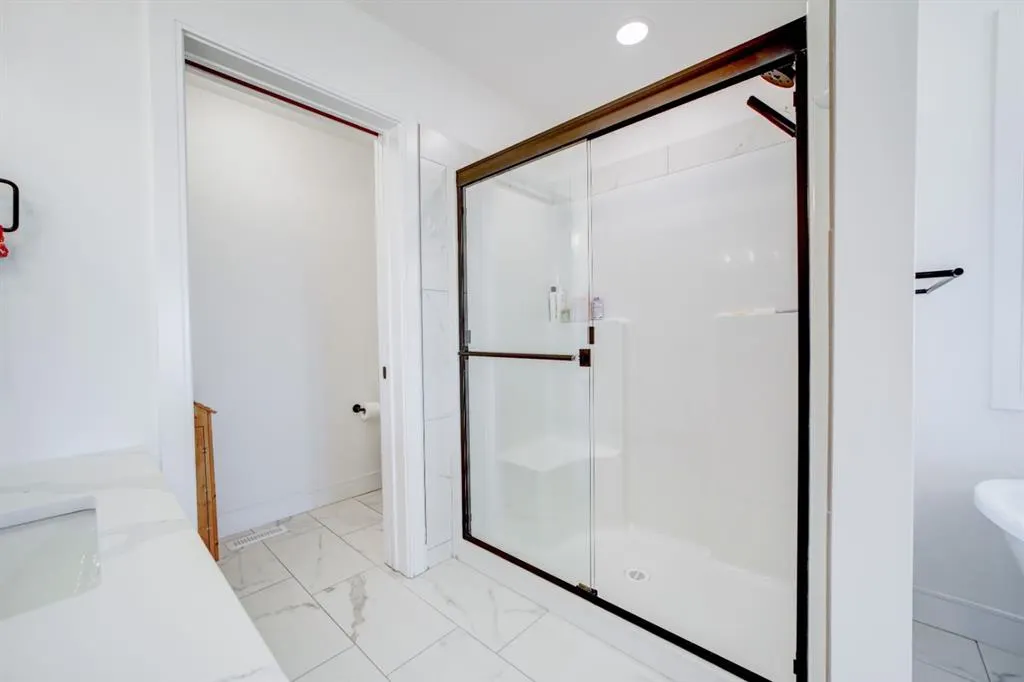 1206 Pacific Circle W