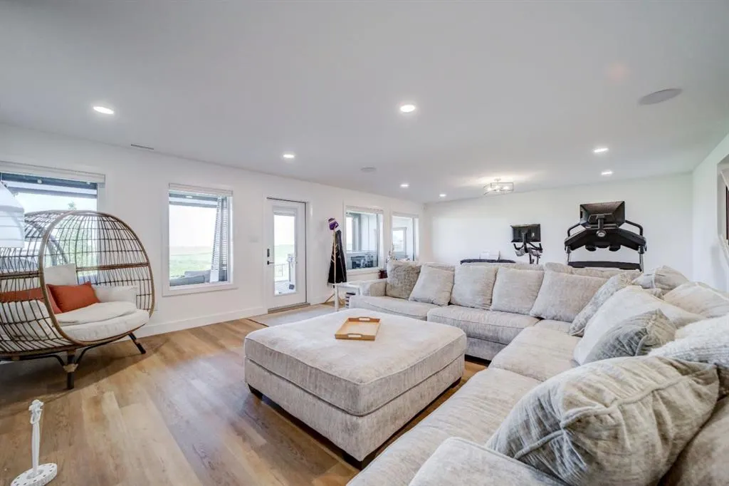 1206 Pacific Circle W