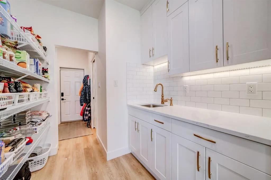 1206 Pacific Circle W