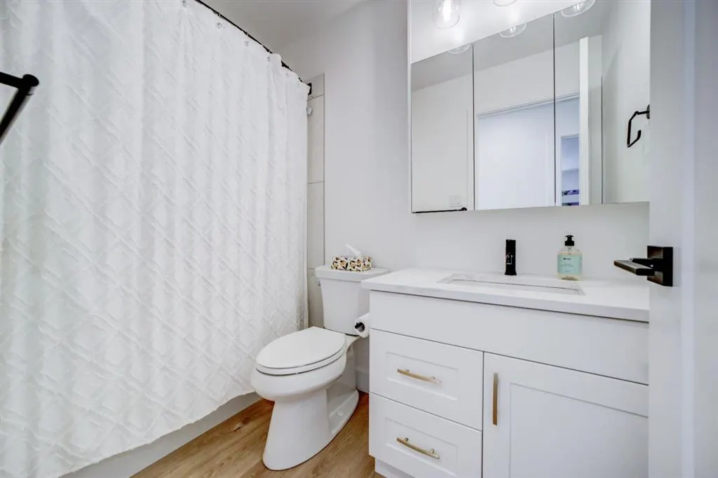 1206 Pacific Circle W