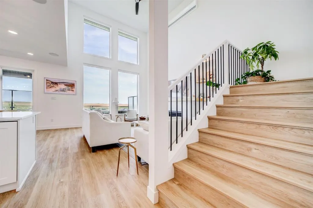 1206 Pacific Circle W
