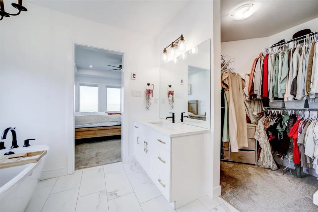 1206 Pacific Circle W