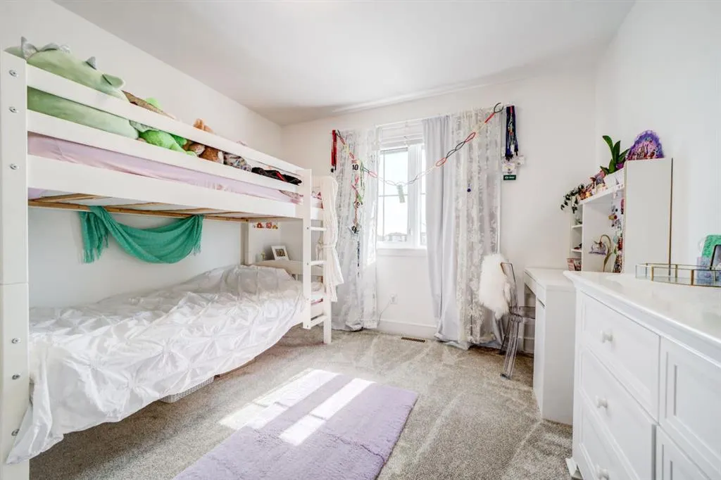 1206 Pacific Circle W