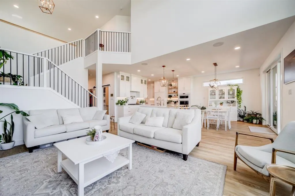 1206 Pacific Circle W