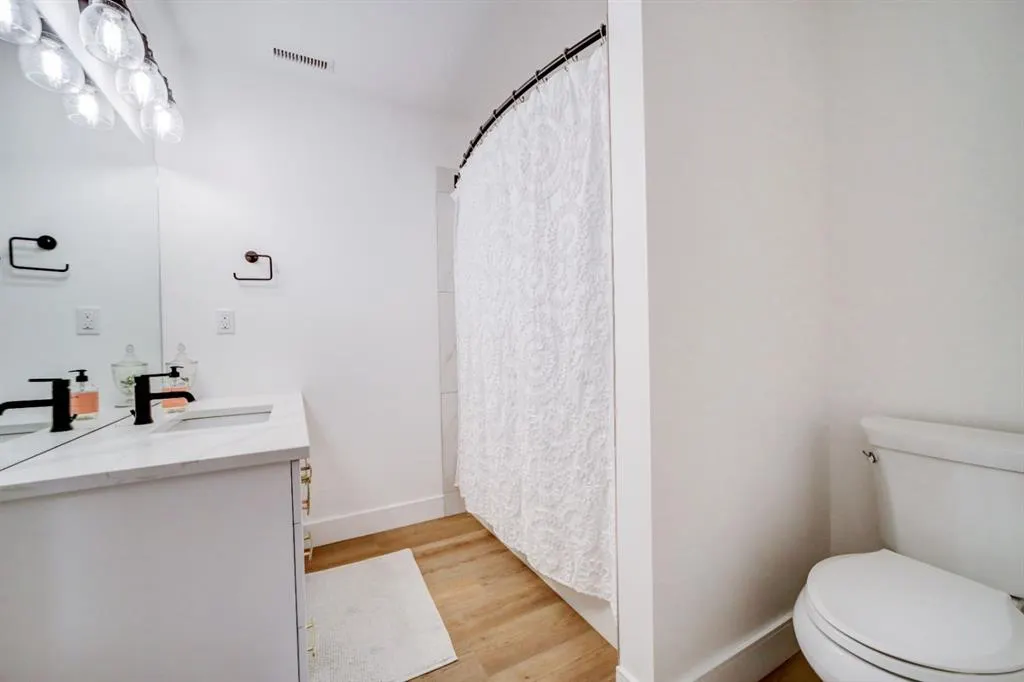 1206 Pacific Circle W
