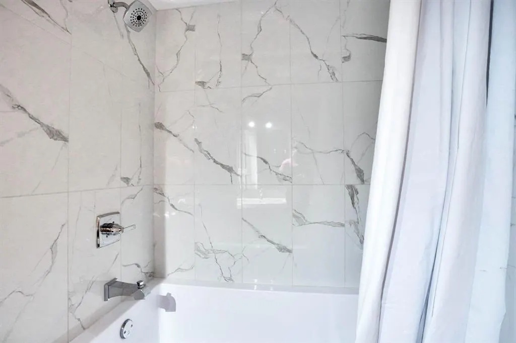 380 Bermuda Drive NW, #4