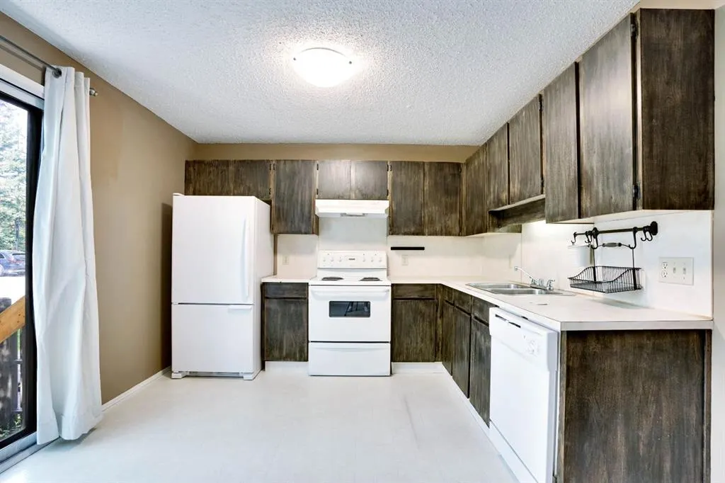 380 Bermuda Drive NW, #4