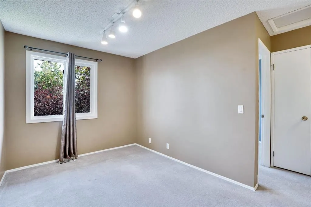380 Bermuda Drive NW, #4