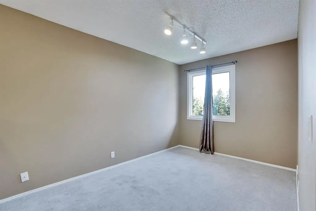 380 Bermuda Drive NW, #4