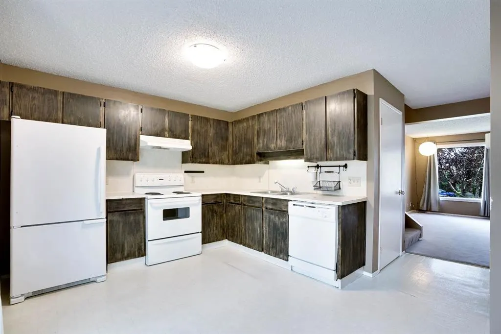 380 Bermuda Drive NW, #4