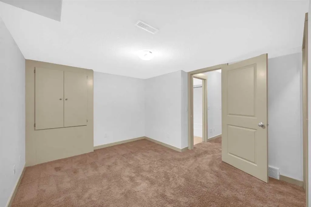 21 Skyview Ranch Manor NE