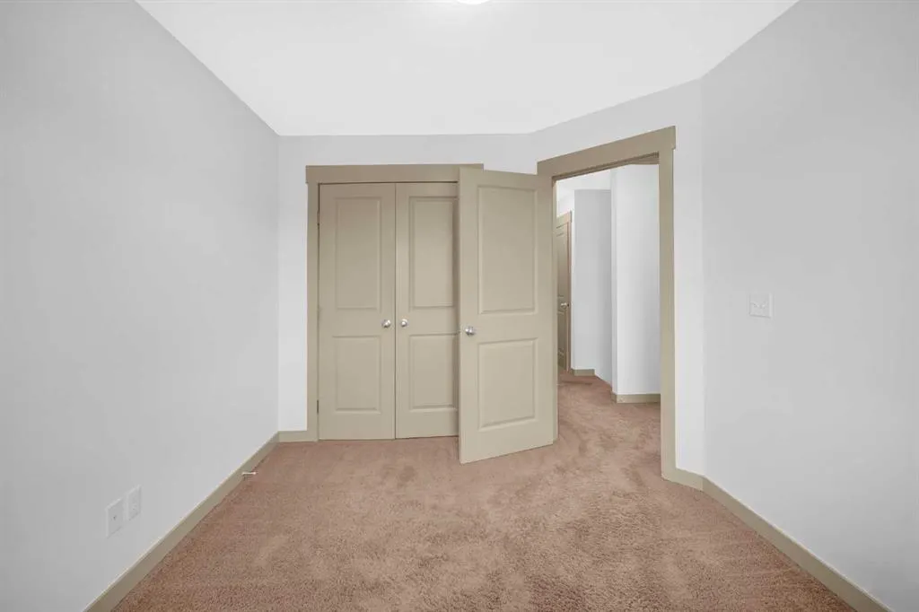 21 Skyview Ranch Manor NE