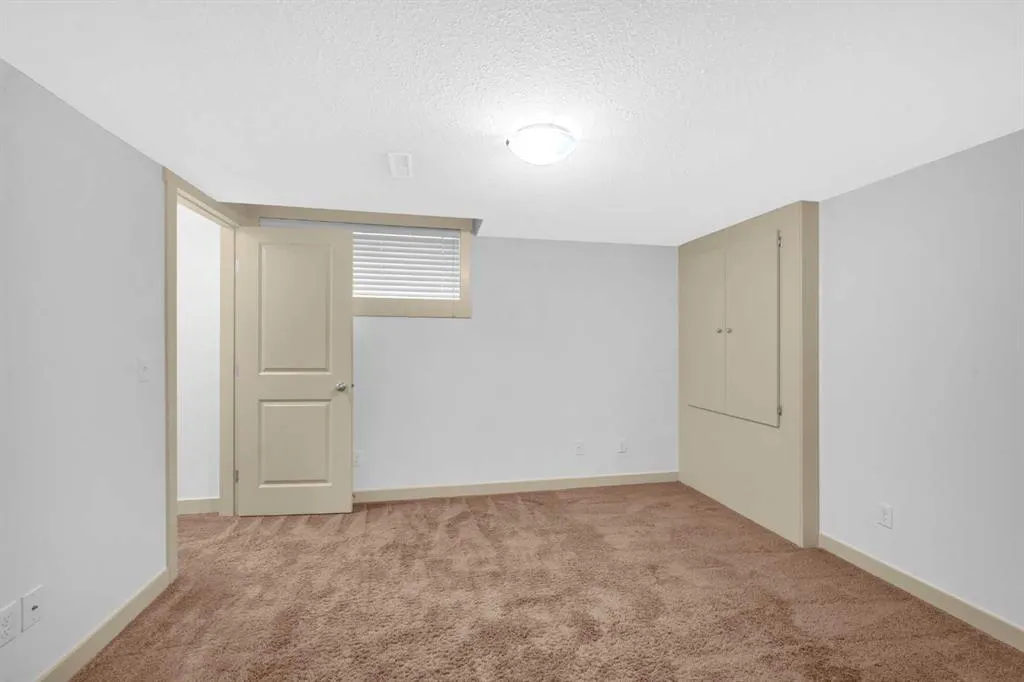21 Skyview Ranch Manor NE