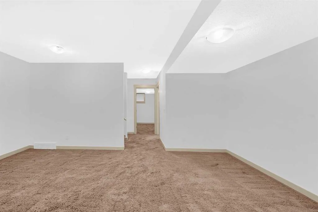 21 Skyview Ranch Manor NE