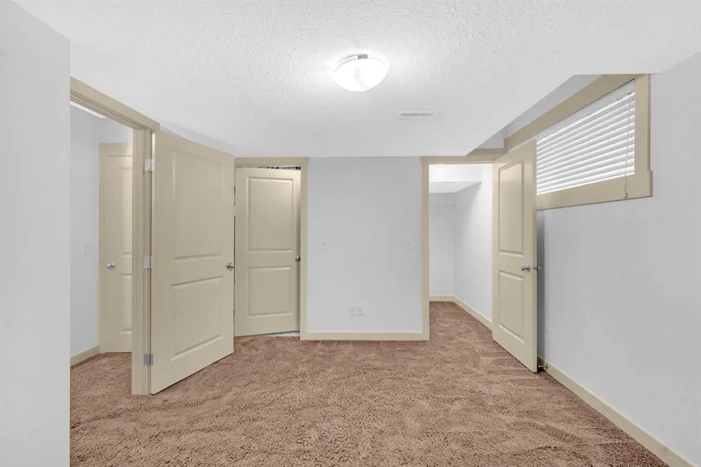 21 Skyview Ranch Manor NE