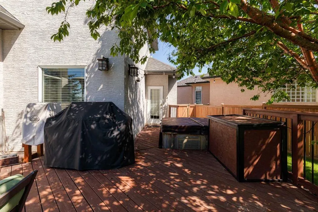 11 Westridge Crescent SW