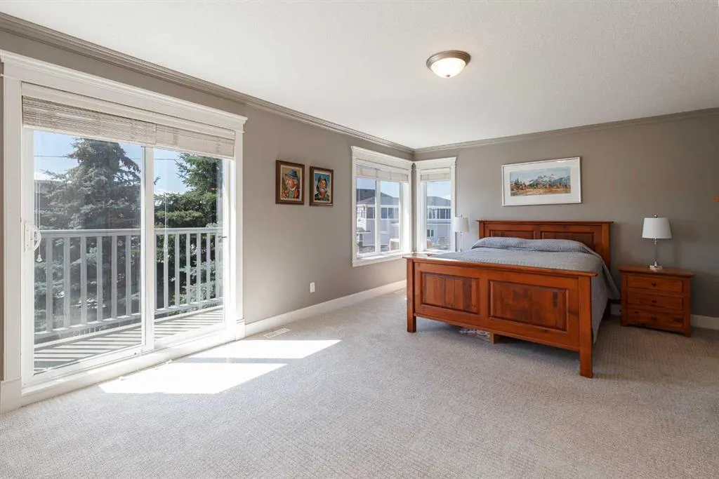 11 Westridge Crescent SW