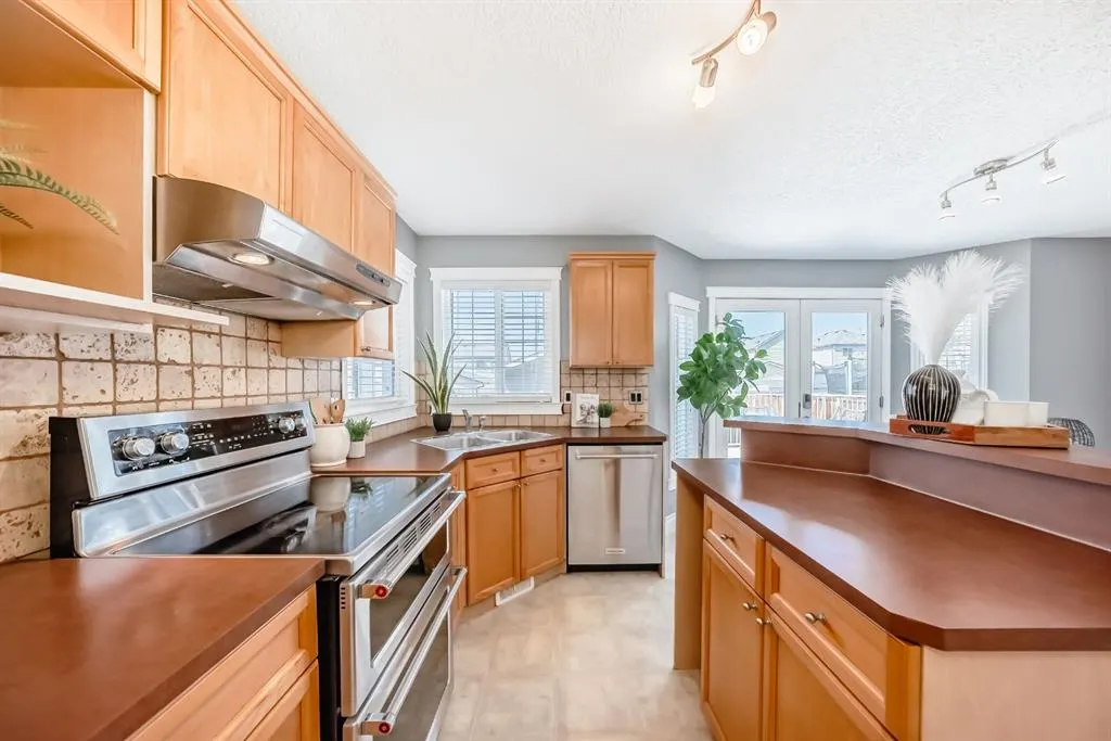 33 Covepark Road NE