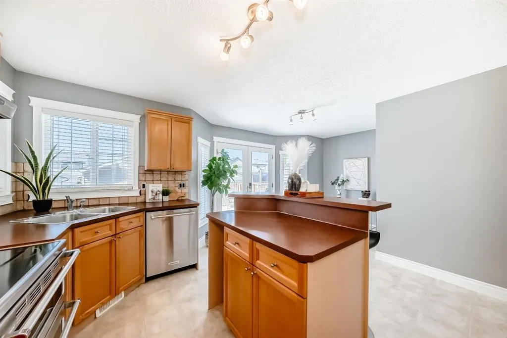 33 Covepark Road NE