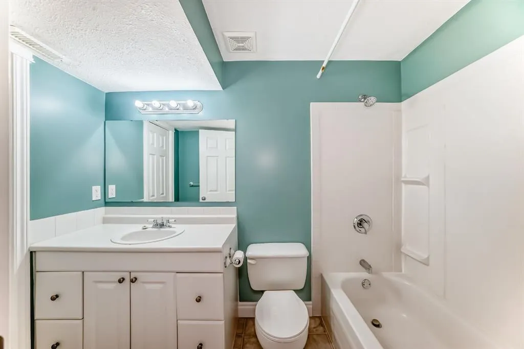 33 Covepark Road NE