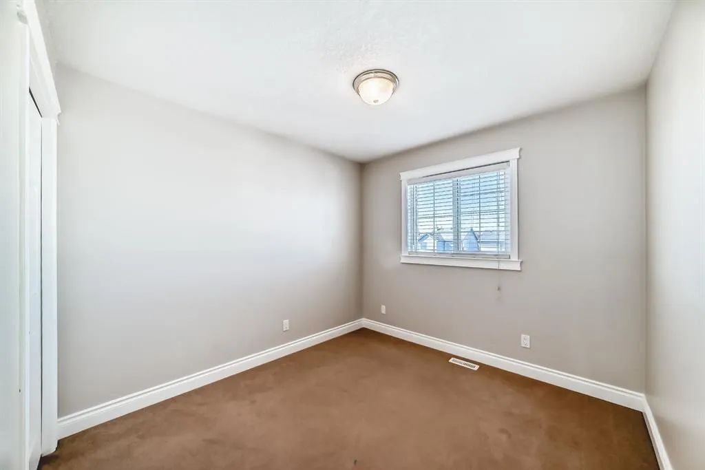 33 Covepark Road NE