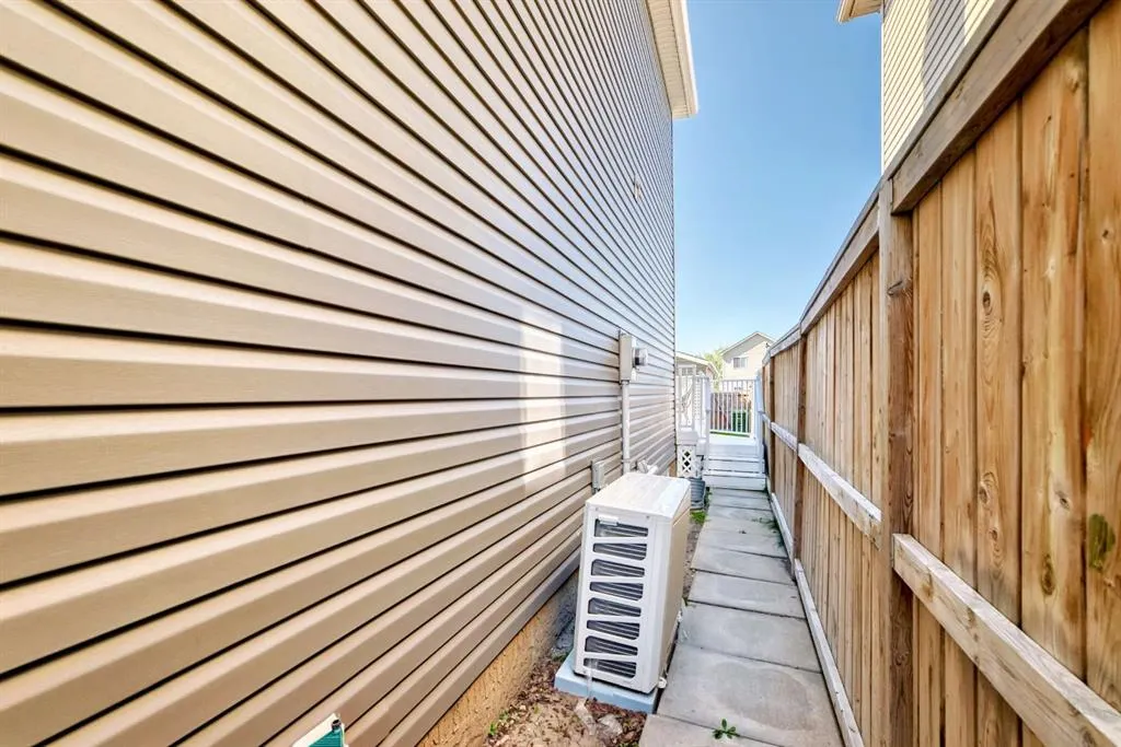 33 Covepark Road NE
