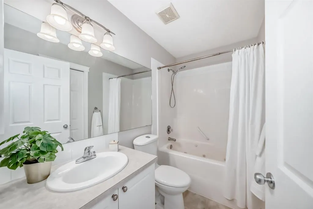 33 Covepark Road NE