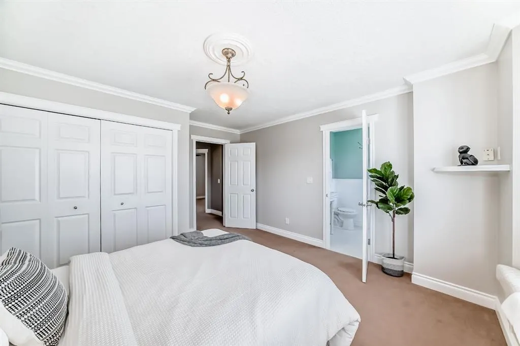 33 Covepark Road NE