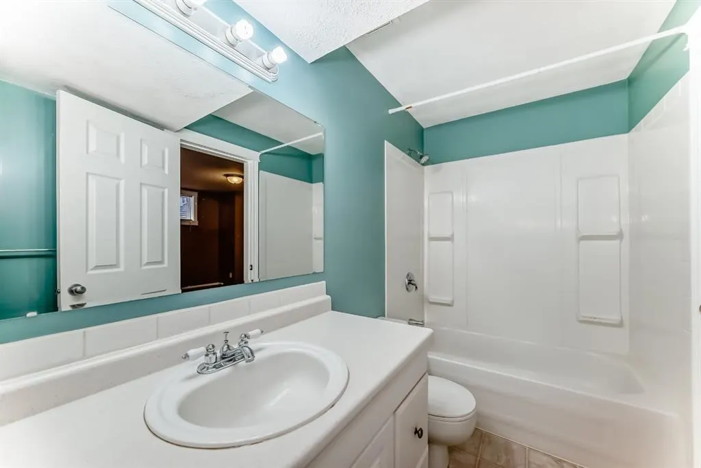 33 Covepark Road NE