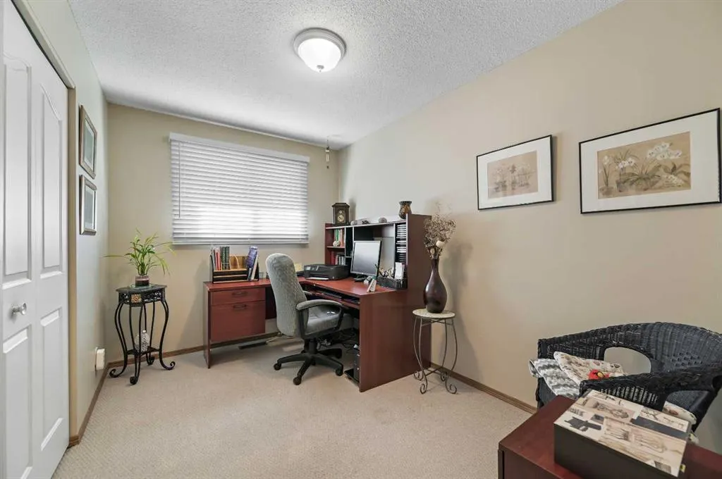 1860 Lysander Crescent SE