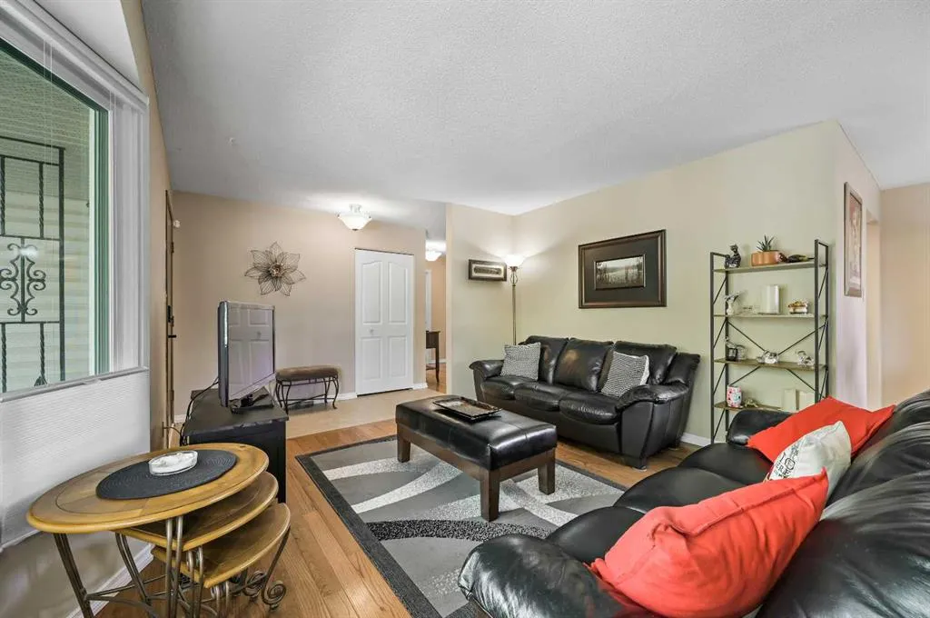1860 Lysander Crescent SE