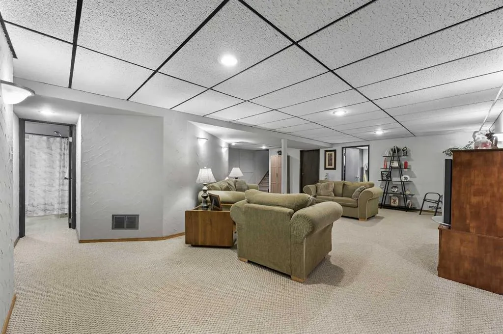 1860 Lysander Crescent SE