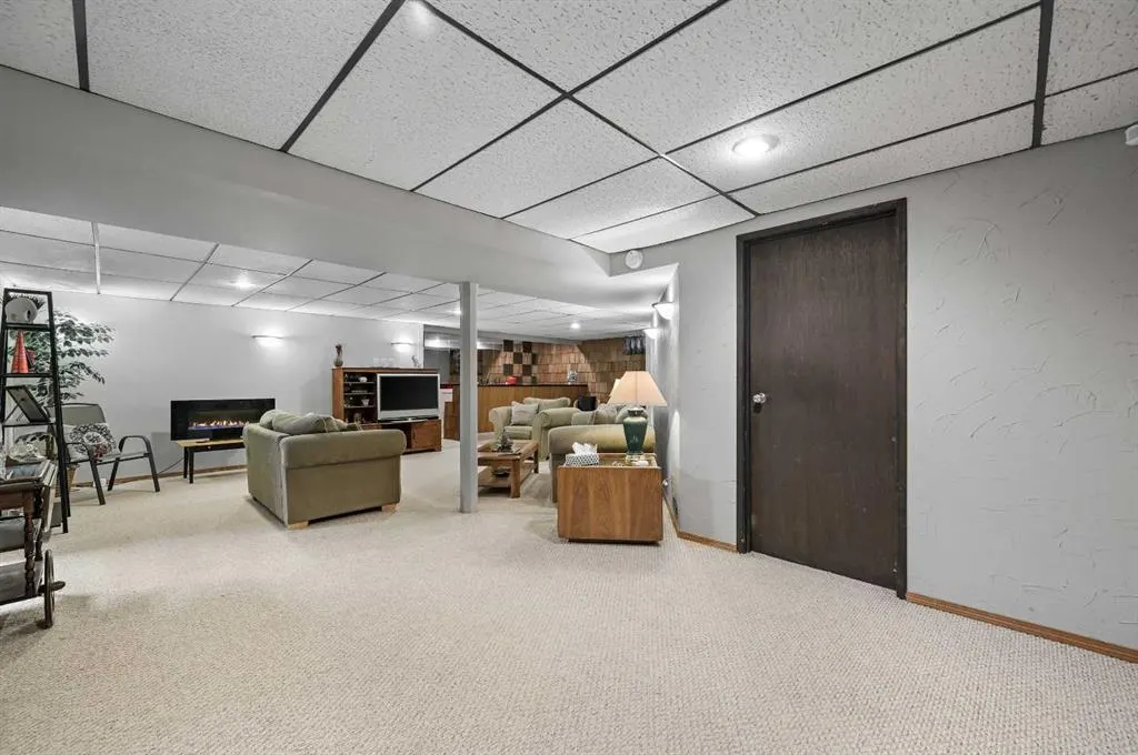 1860 Lysander Crescent SE