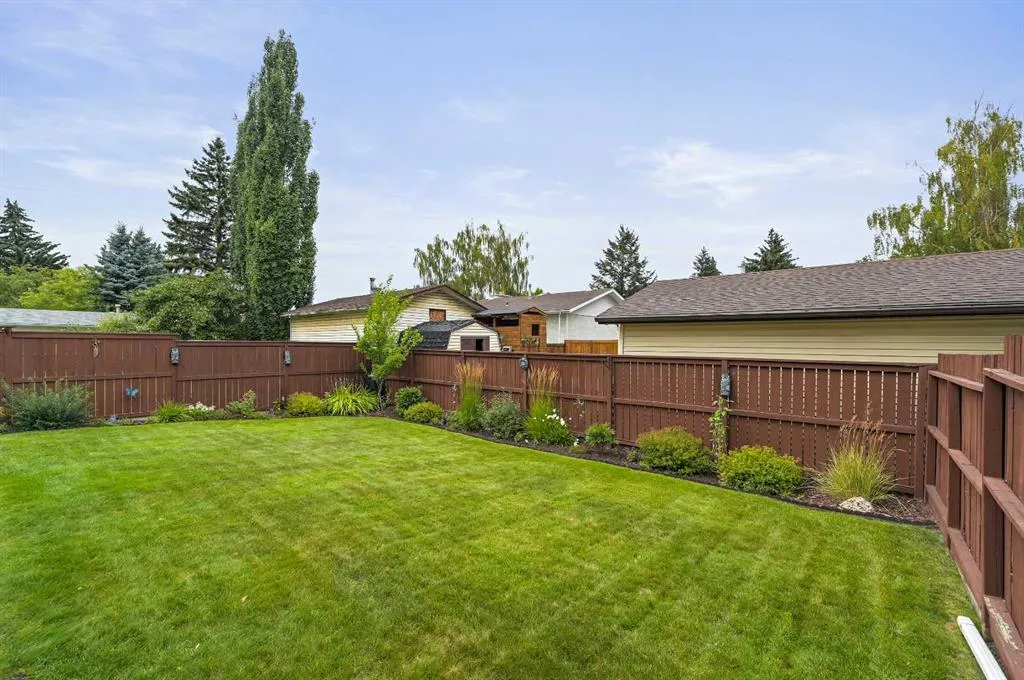 1860 Lysander Crescent SE