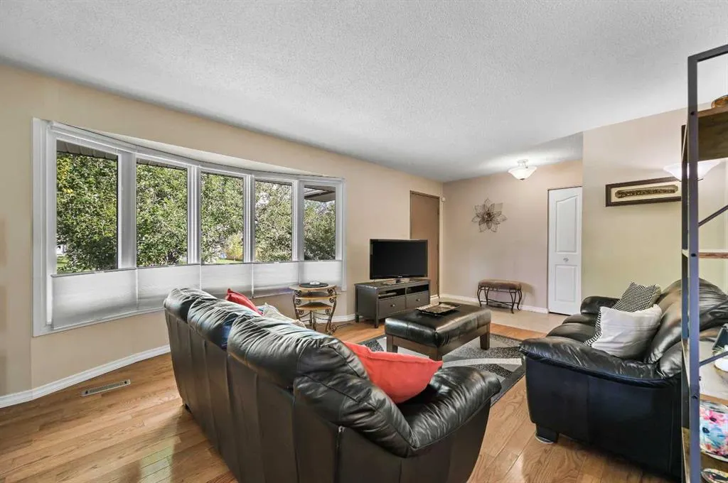 1860 Lysander Crescent SE