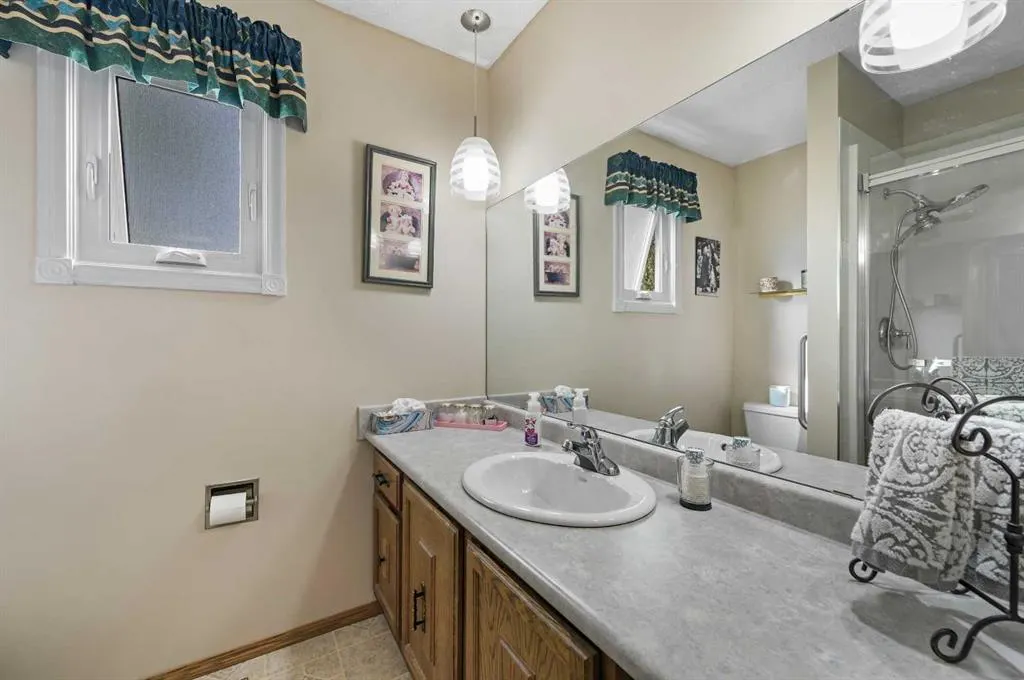1860 Lysander Crescent SE