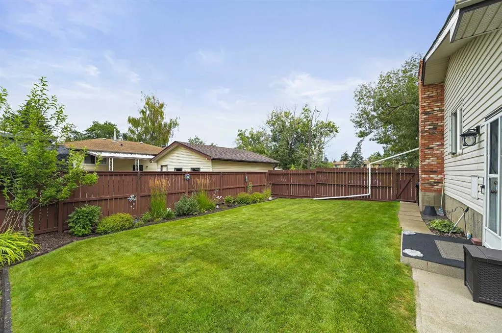1860 Lysander Crescent SE