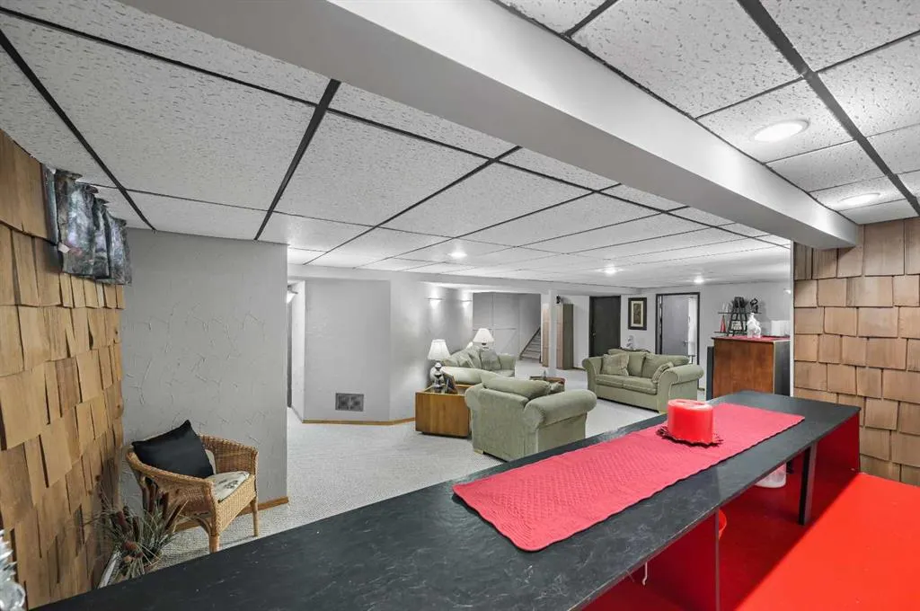 1860 Lysander Crescent SE