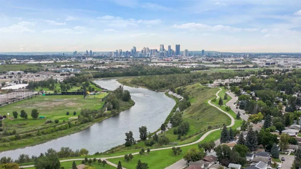 1860 Lysander Crescent SE