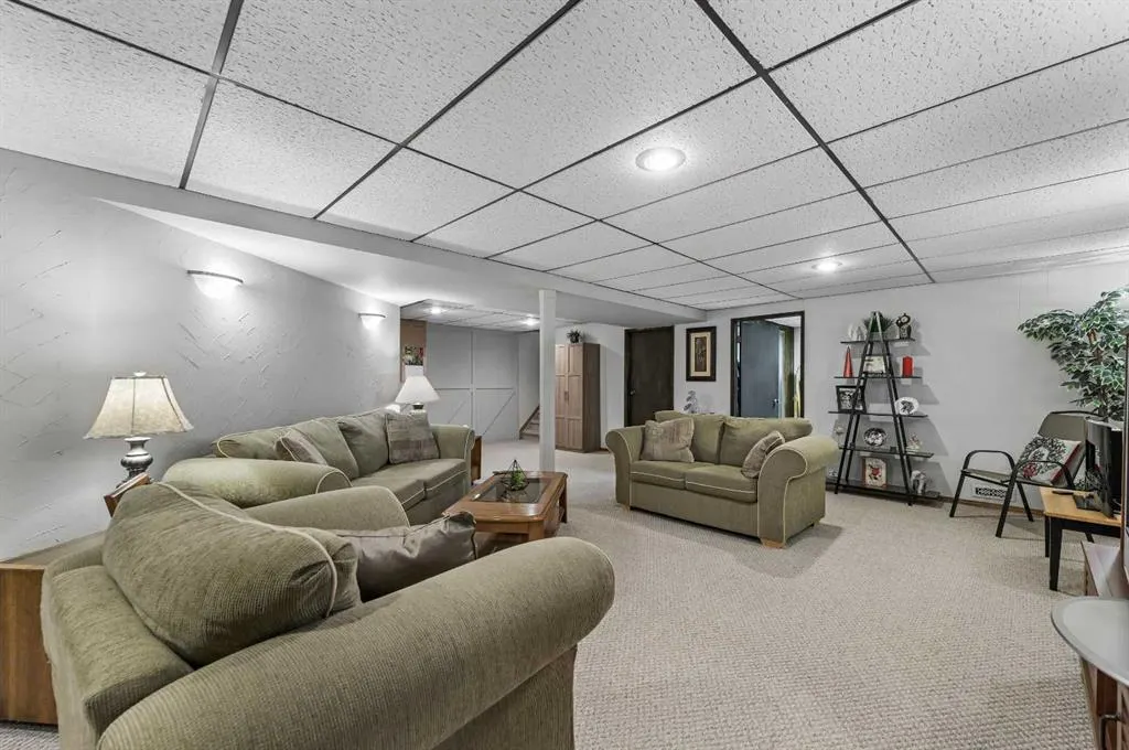 1860 Lysander Crescent SE