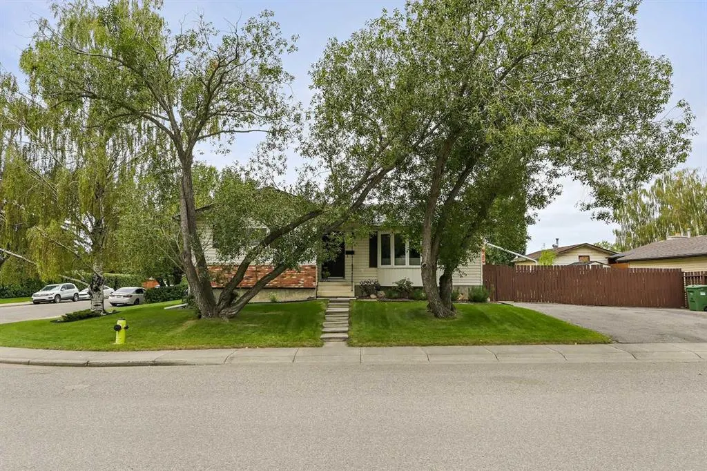 1860 Lysander Crescent SE